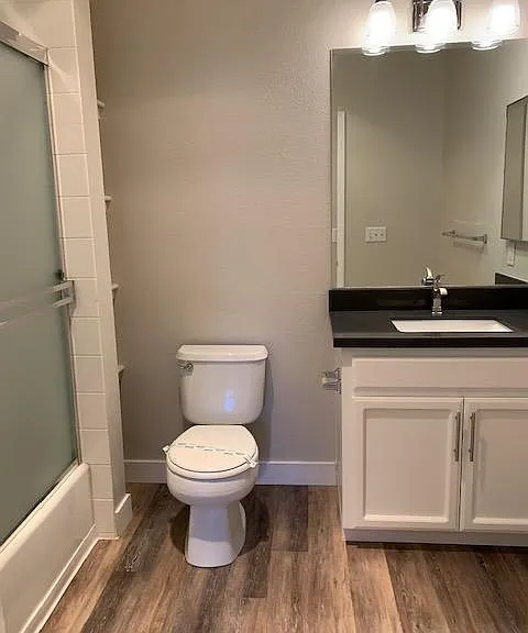 3x2 / 1240 sf - Master Bath (left)