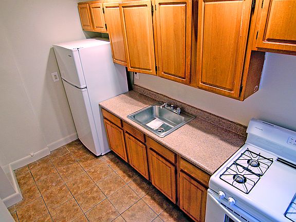 2nd image of 1651 Nelson Ave APT 2C