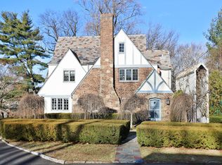 25 Robbin Hill Rd, Scarsdale, NY 10583