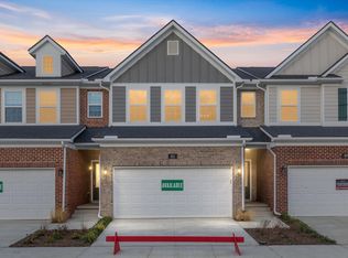 811 Balmoral Ln, Troy, MI 48085