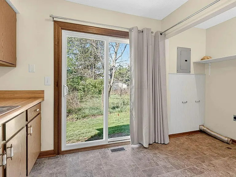 28 & 30 Vernon Ave #28C — Photo 15