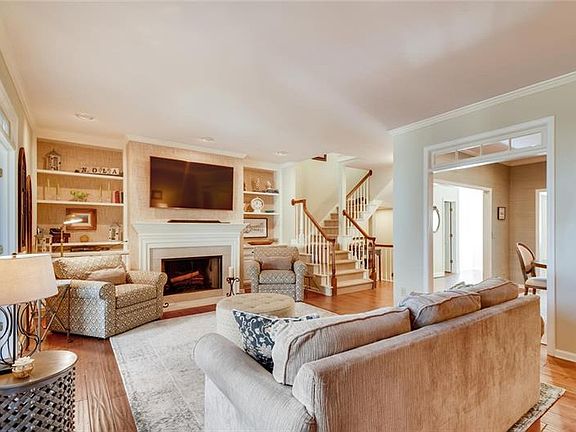 2nd image of 2538 Oakwood Way SE