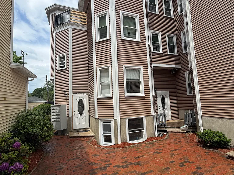 72 Cabot St #8 — Photo 8