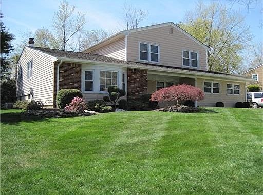 3rd image of 32 Gladstone Dr