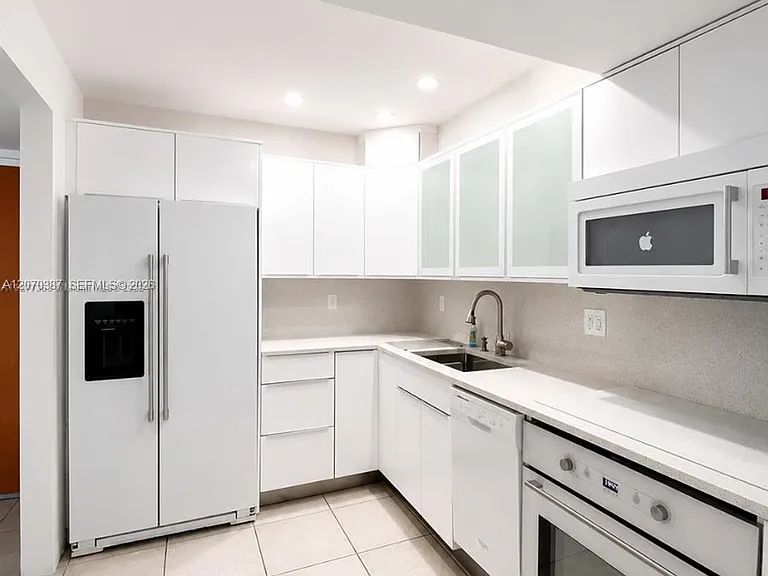 1250 Lincoln Rd #401 — Photo 3