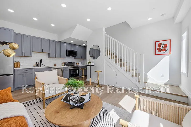 1 bed, 1.0 bath, 601 sqft, $4,200 — Photo 3