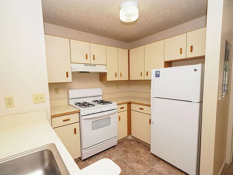 Glenn Valley Apartments — Photo 29
