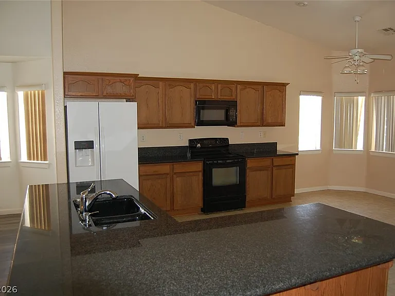 4911 E Ridgewood Dr — Photo 5