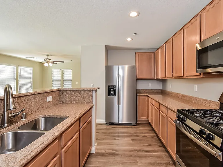 10823 Mystic Shore Ave — Photo 9