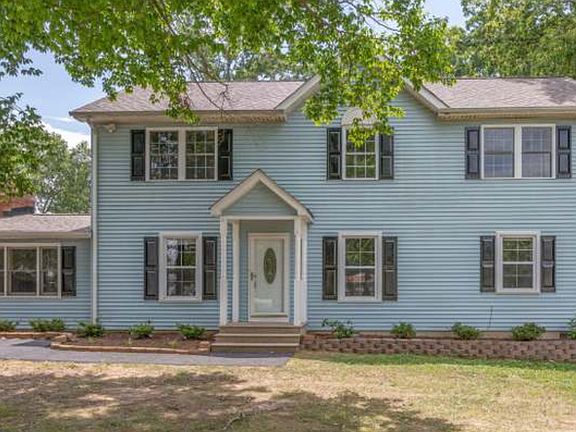 3rd image of 240 Three Cedars Ln
