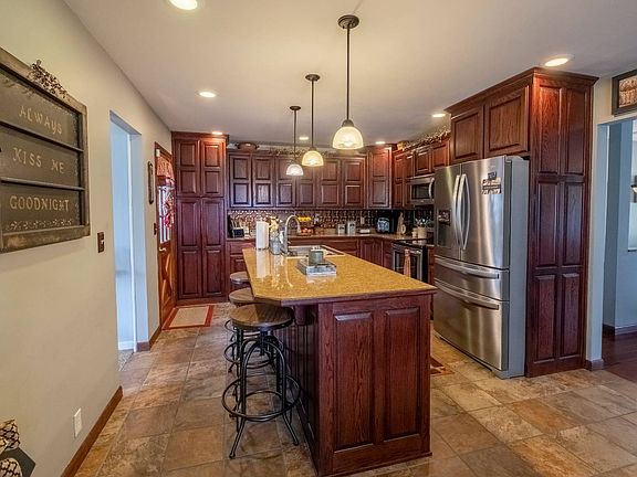 3rd image of 200 Redondo Dr