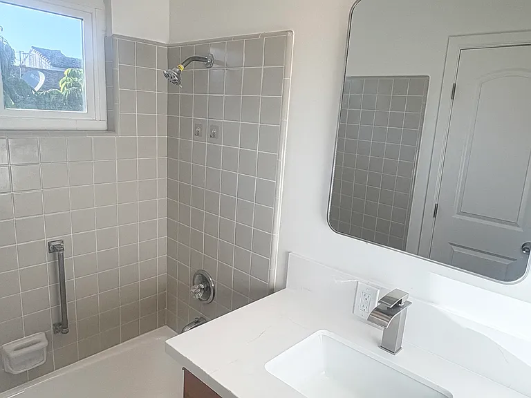 Apollo Apartments — Photo 9