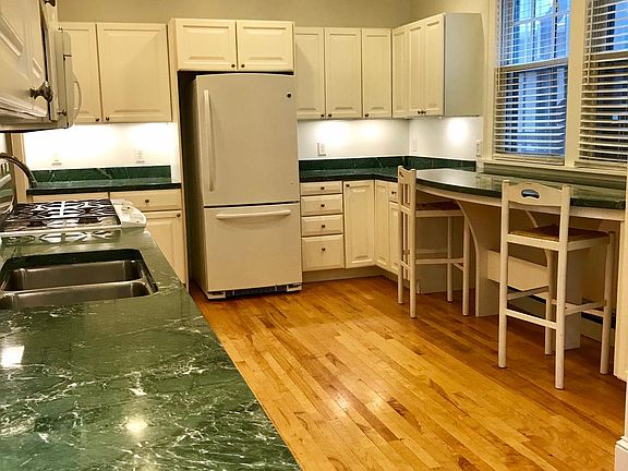 5th image of 3035 Irving Ave S APT 1