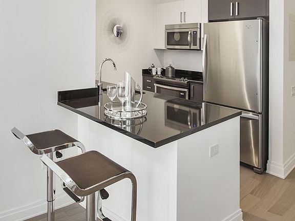 4th image of 70 Pine St APT 1423