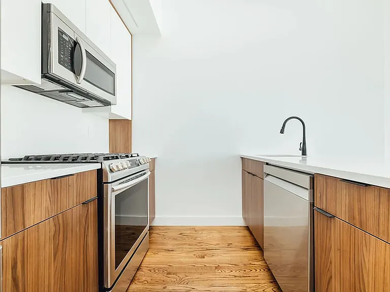 901 Herkimer St #202 — Photo 5
