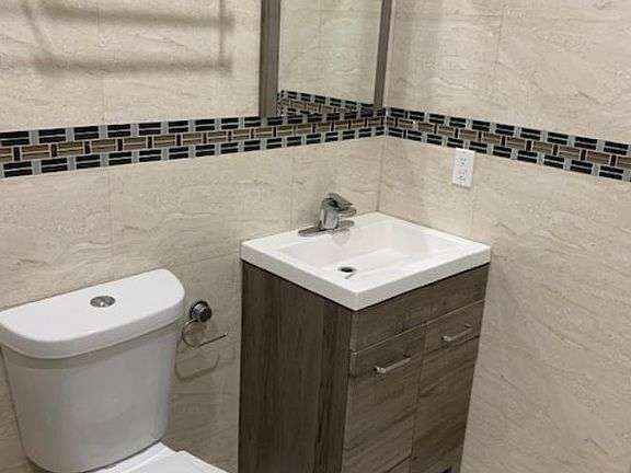 5th image of 2730 Collins Ave APT 311