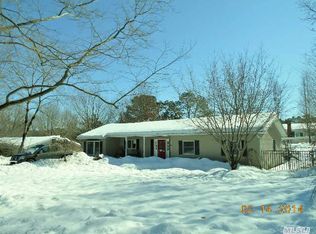 12 Akron Pl, Shoreham, NY