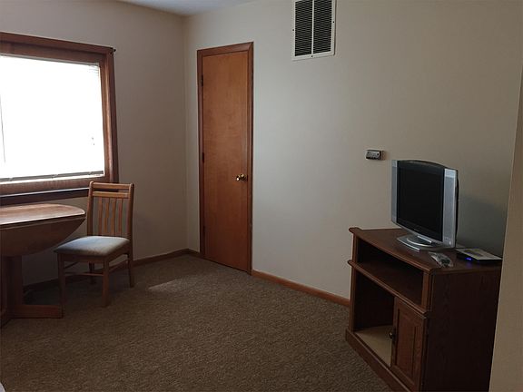 Livingroom closet, TV, with Cable included