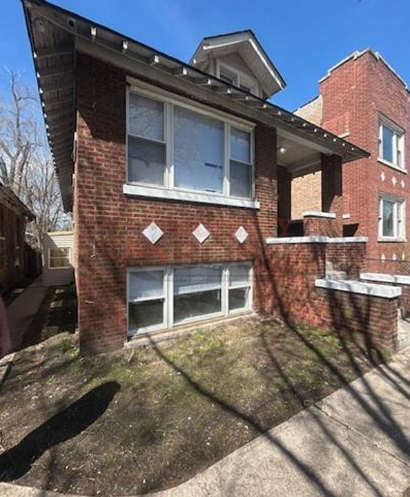 1st image of 1350 Van Buren St #1