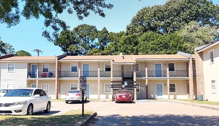 815 Martin Luther King Jr Dr — Photo 1