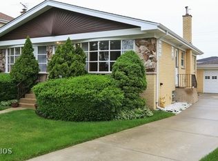 9034 N Joey Dr, Niles, IL 60714