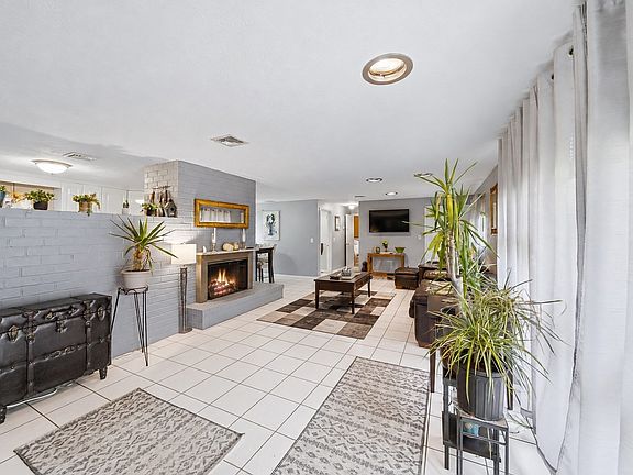 4th image of 50 Barry Rd