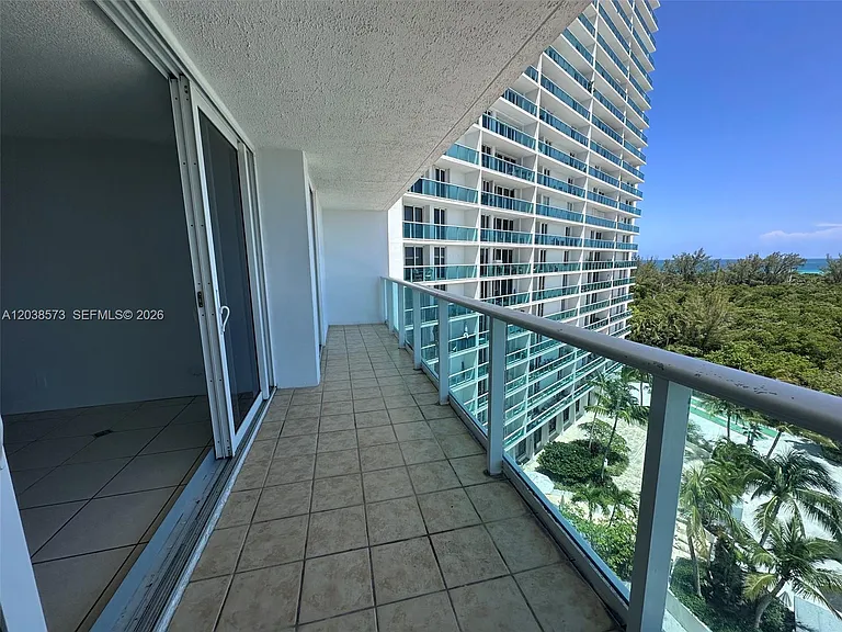 100 Bayview Dr #823 — Photo 10