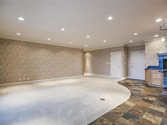 4th image of 121 W 48th St APT 1702
