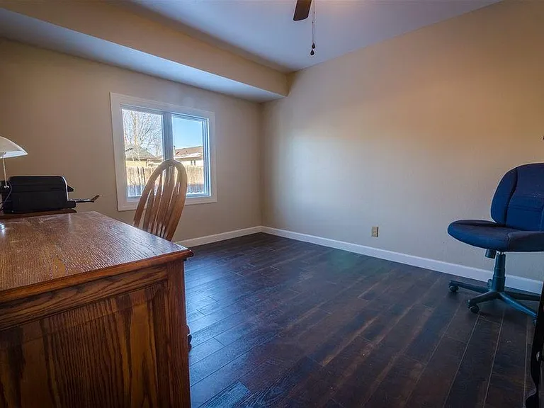 2121 Carrington Ct — Photo 15