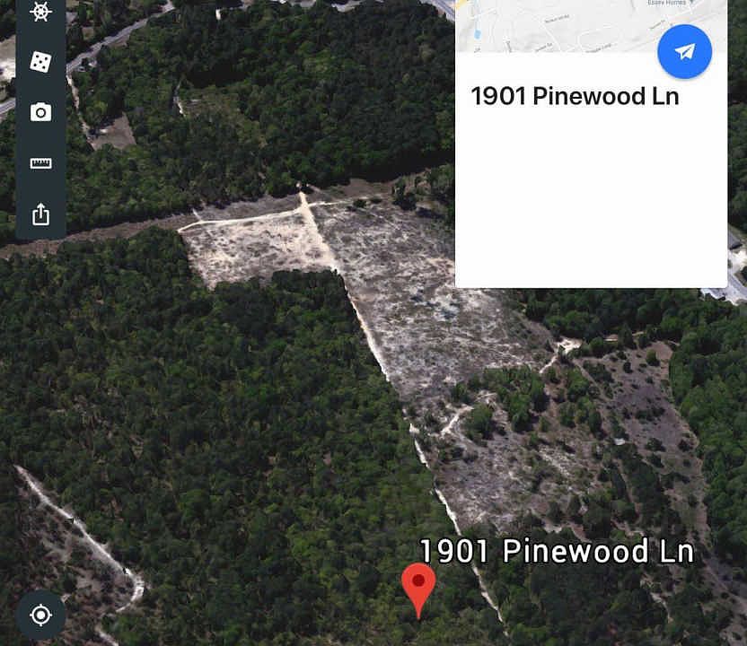 2nd image of 1901 Pinewood Ln