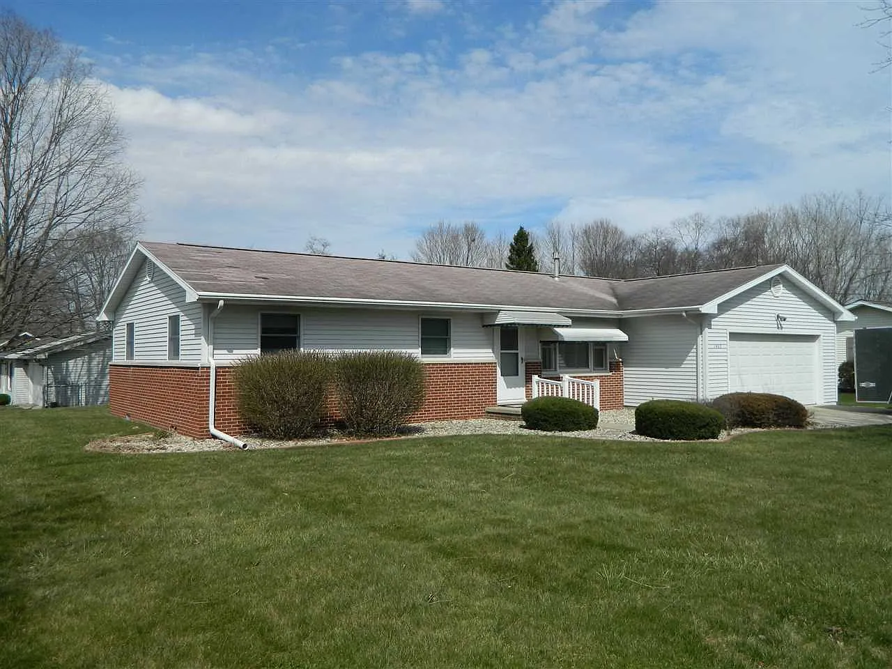 1482 W Eastbrook St photo 1