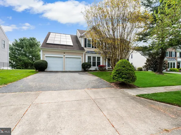 923 Lake Front Dr, Bowie, MD 20721