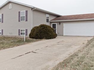 207 Rosedale Dr, Center Point, IA 52213