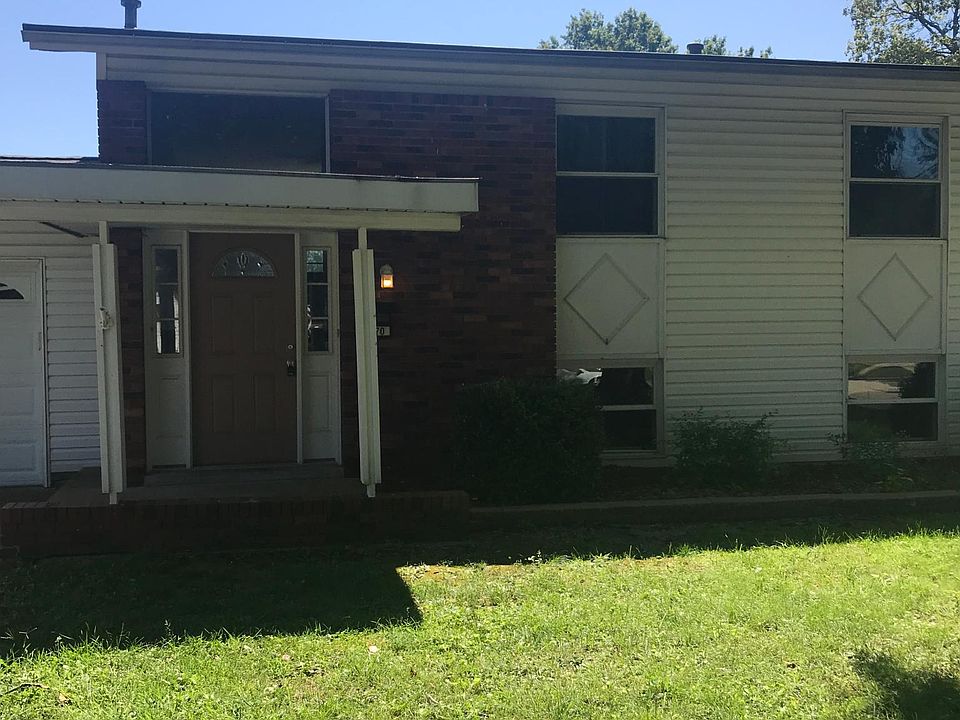 1st image of 670 Carriage Ln