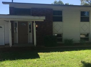 670 Carriage Ln, Hazelwood, MO 63042