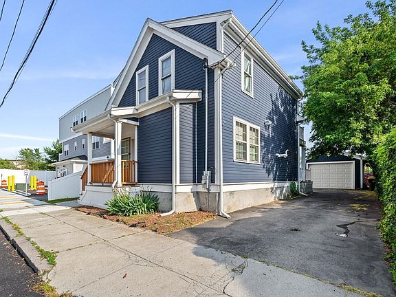 4th image of 883 Grinnell St