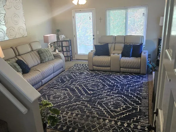 2239 N Bradley St, Visalia, CA 93292