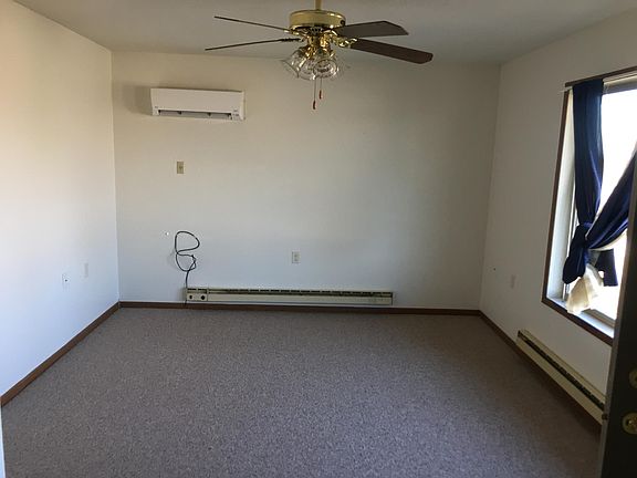3rd image of 2530 Underwood Ave #D4