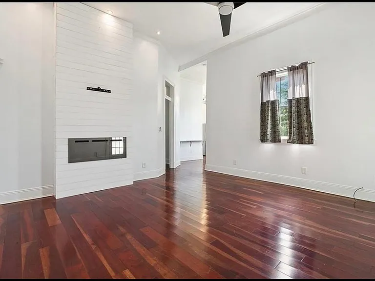 1674 N Robertson St — Photo 3
