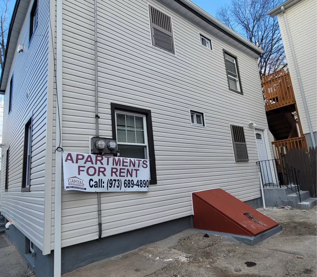 3 bed, $1,900 — Photo 1