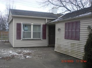 9542 Manorford Dr, Parma Heights, OH 44130
