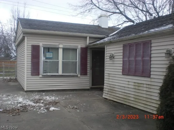 9542 Manorford Dr, Parma Heights, OH 44130