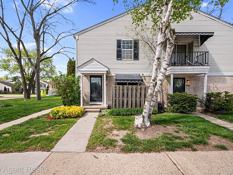 24755 Meadow Ln, Harrison Township