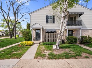 24755 Meadow Ln, Harrison Township, MI 48045