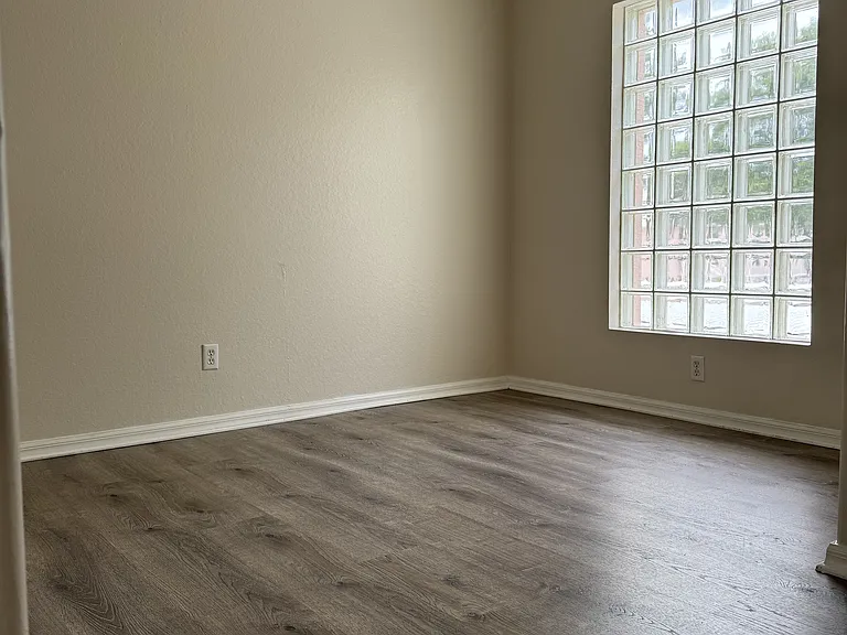 26728 Little John Ct #7 — Photo 3