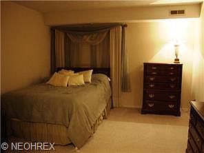 4th image of 27083 Oakwood Cir #X-215