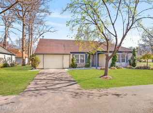 538 N Petunia Lane N, Whiting, NJ 08759