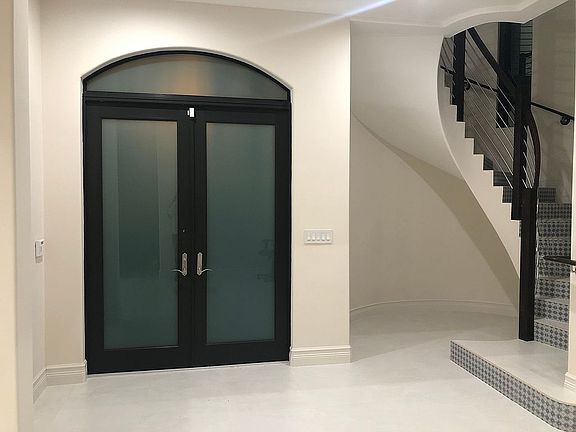 GRAND ENTRANCE 