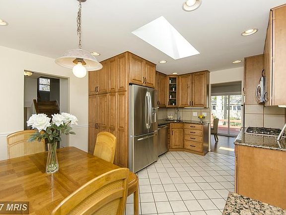 5th image of 10230 Continental Ln