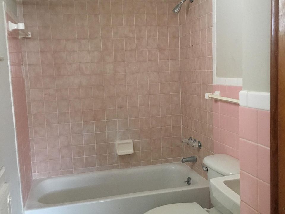 1st image of 1433 Rosemont Blvd #1433